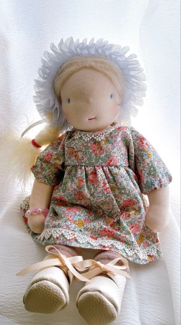 ウォルドルフ人形　白い髪の女の子