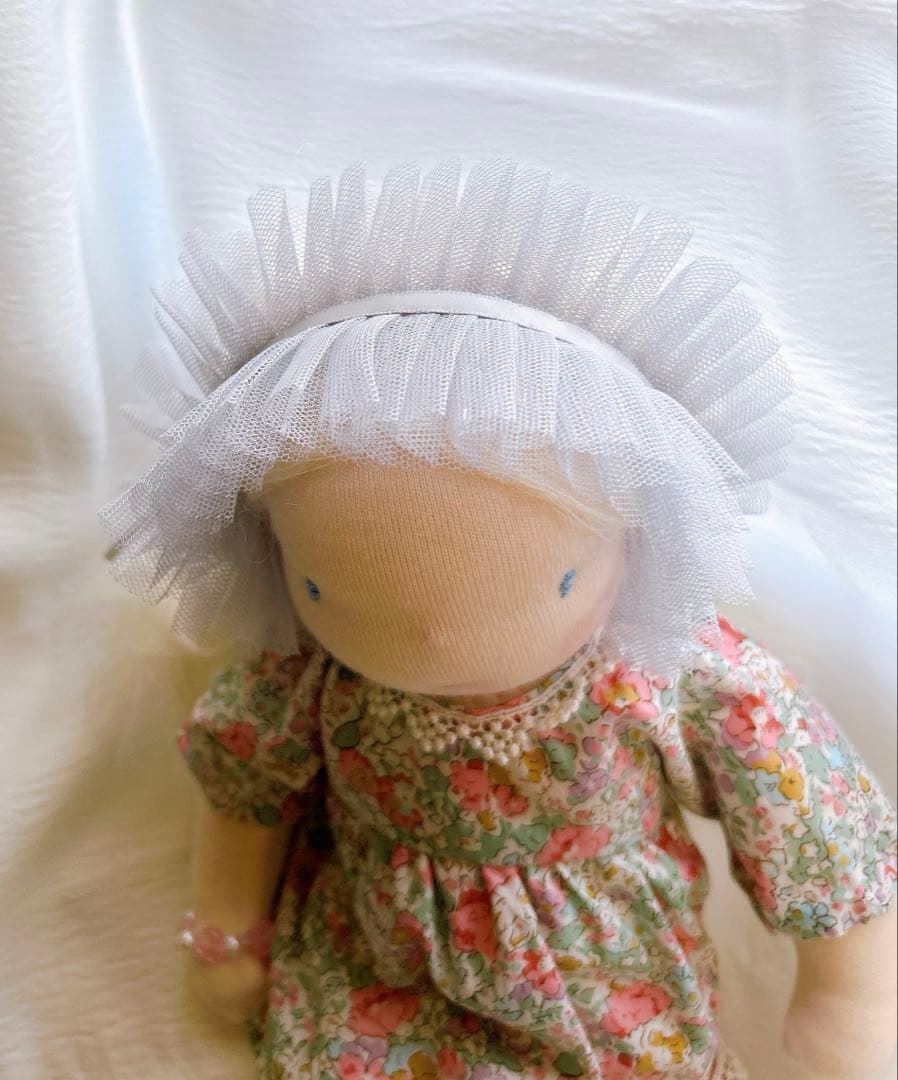 ウォルドルフ人形　白い髪の女の子