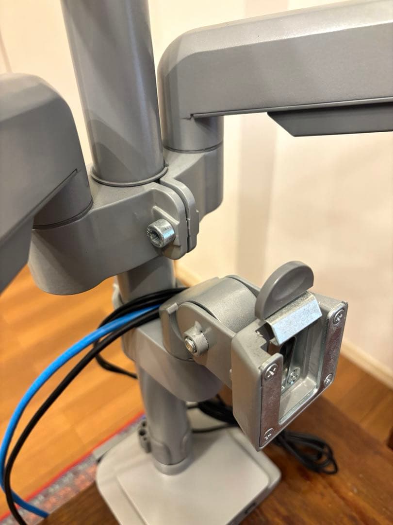 トリプルモニターアーム（ガススプリング・ヘビーデューティ・美品）