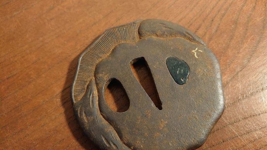 武具 鍔　金象嵌　象嵌　脇差 目貫 丸形 アンティーク刀剣　装具　刀装具　１客