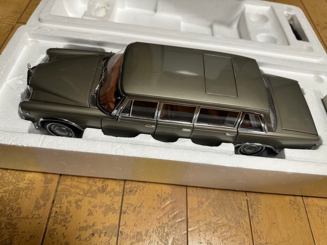 Mercedes-Benz 600 Pullman (W100)ミニカー1:18