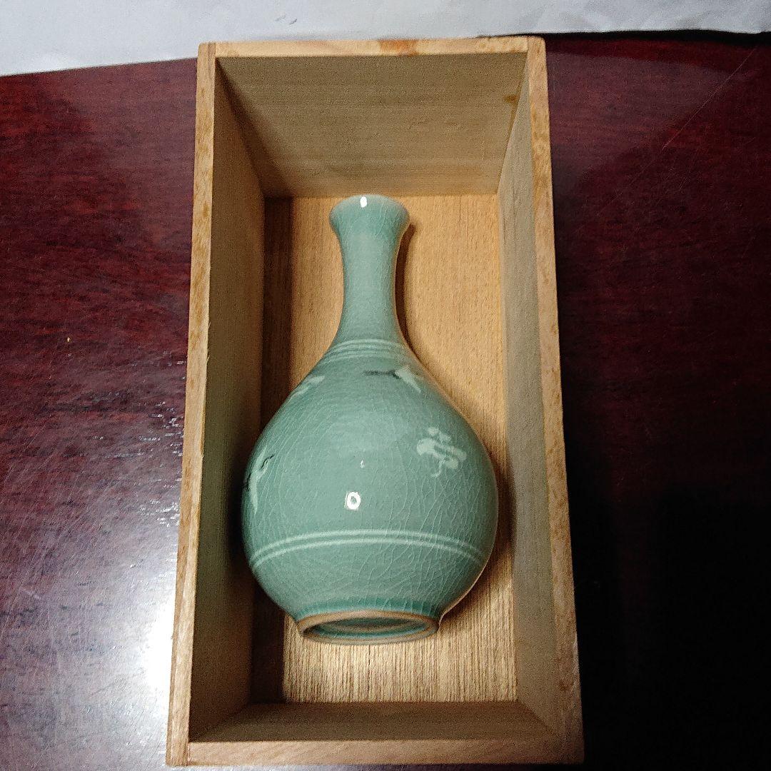 青磁の一輪挿し