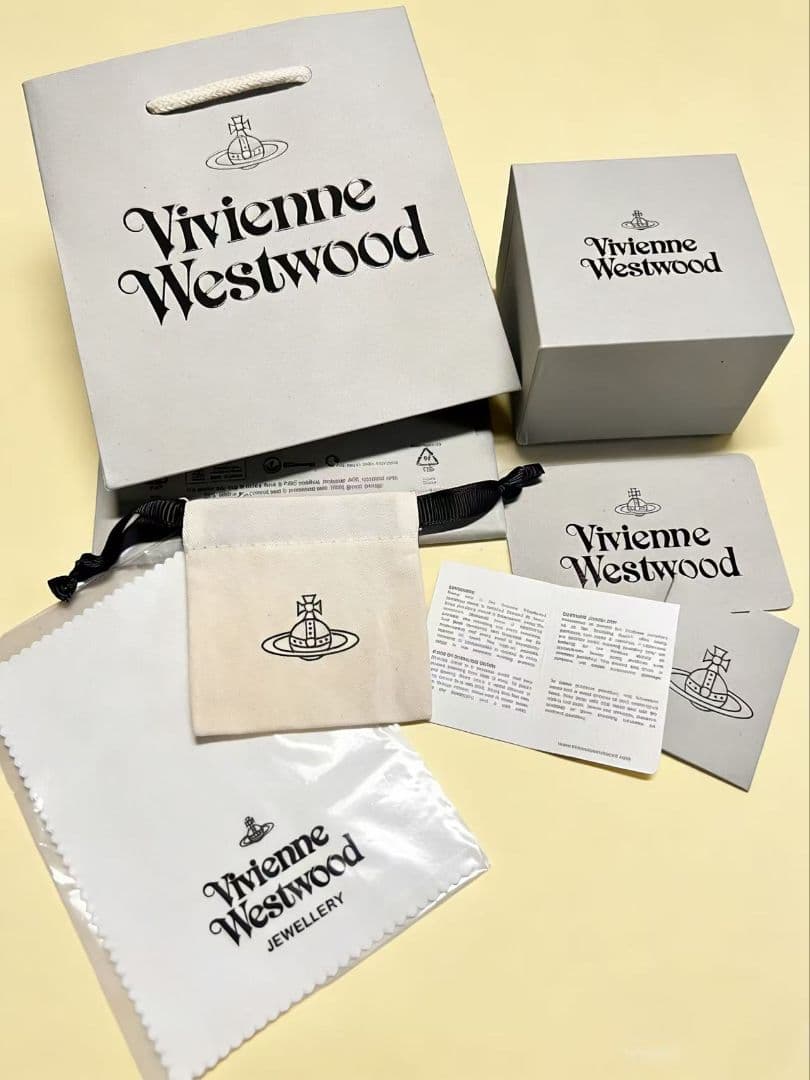 ヴィヴィアン　オーブ　ピアス