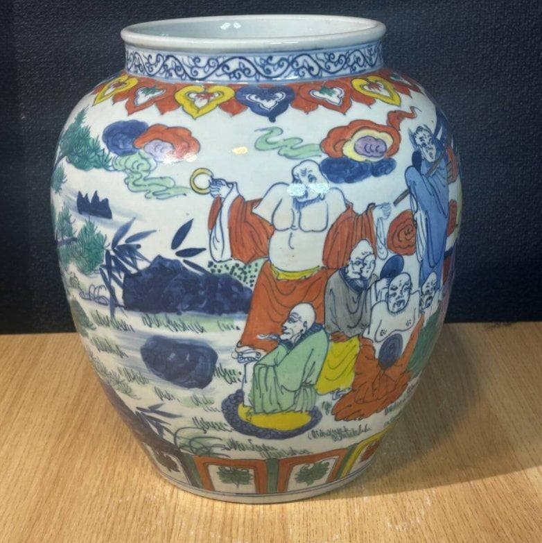 S8002　大明萬暦年制　五彩　人物図壺　中国古陶磁器　唐物　中国骨董品　壺