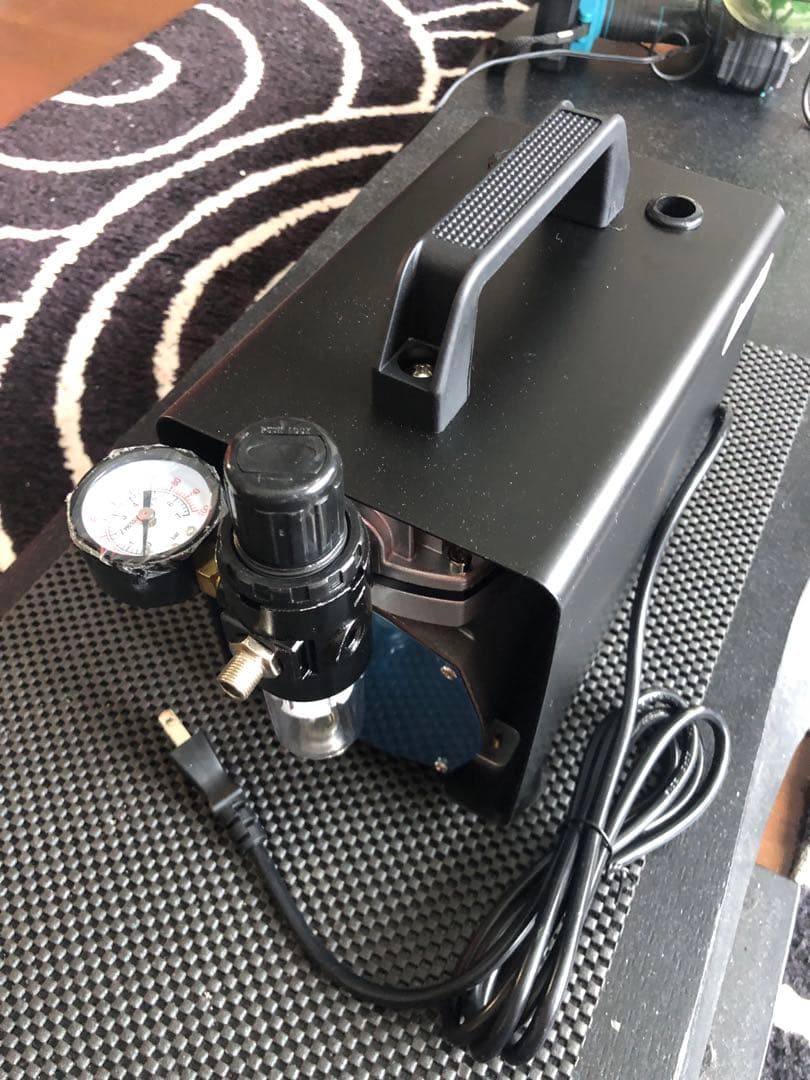 エアブラシ コンプレッサー