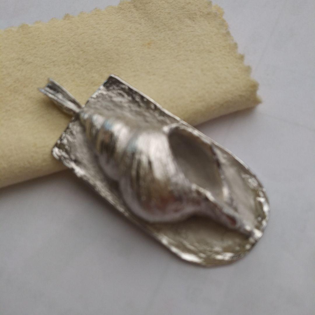 岩倉康二　作　プレート巻貝モチーフペンダントトップ