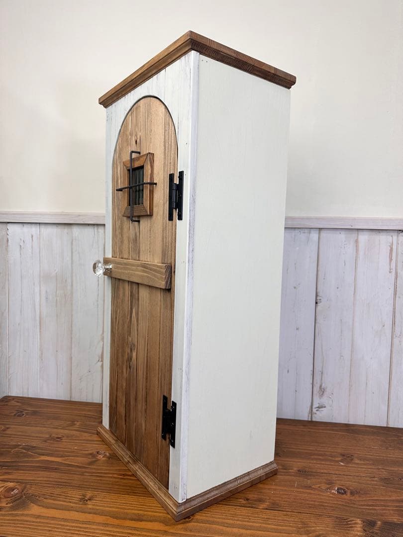 ピ*ア様 【1点のみ　キズありのためお値引き】アンティークの扉のようなキャビネッ