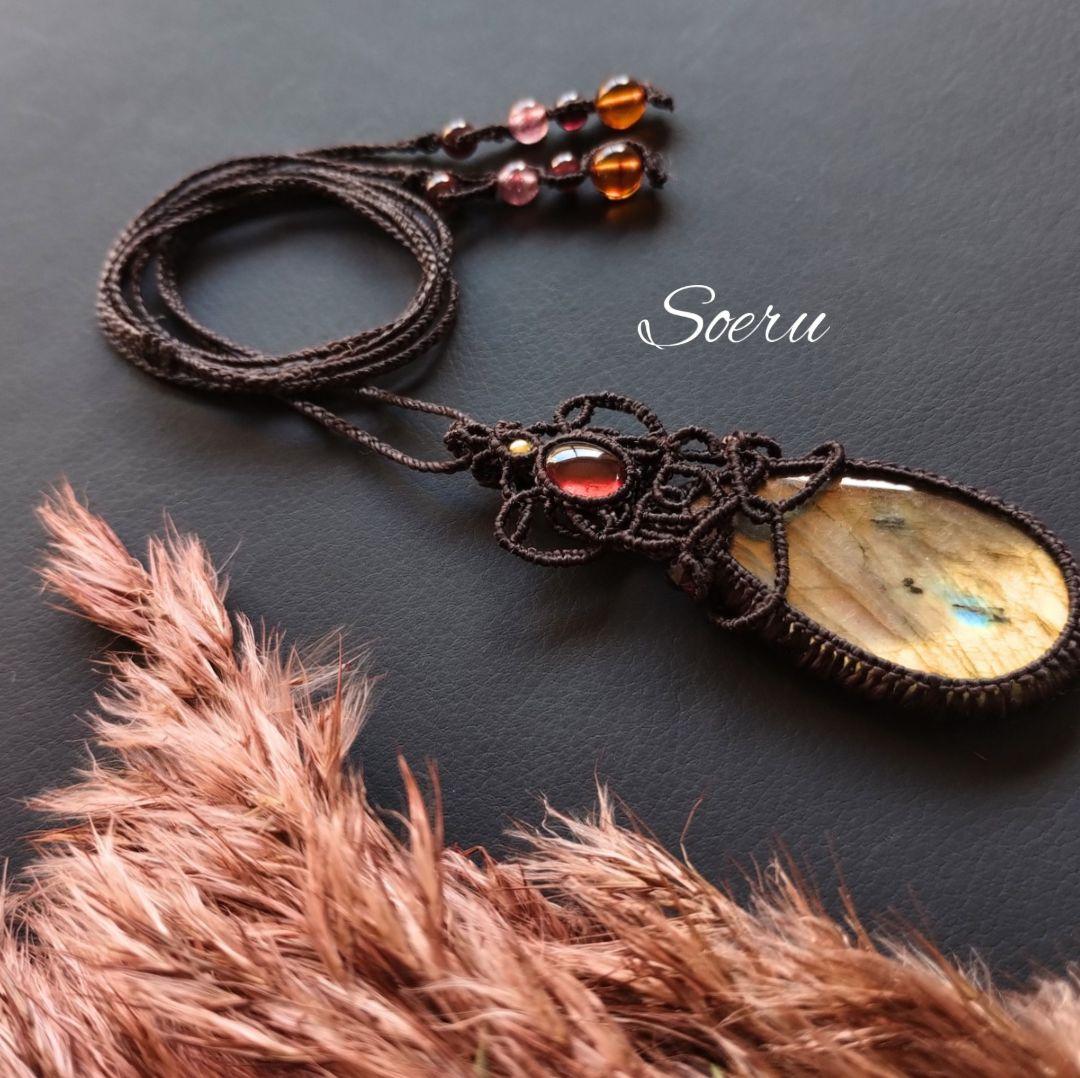 ラブラドライト＆ガーネットのマクラメ編みネックレス　ペンダント　天然石