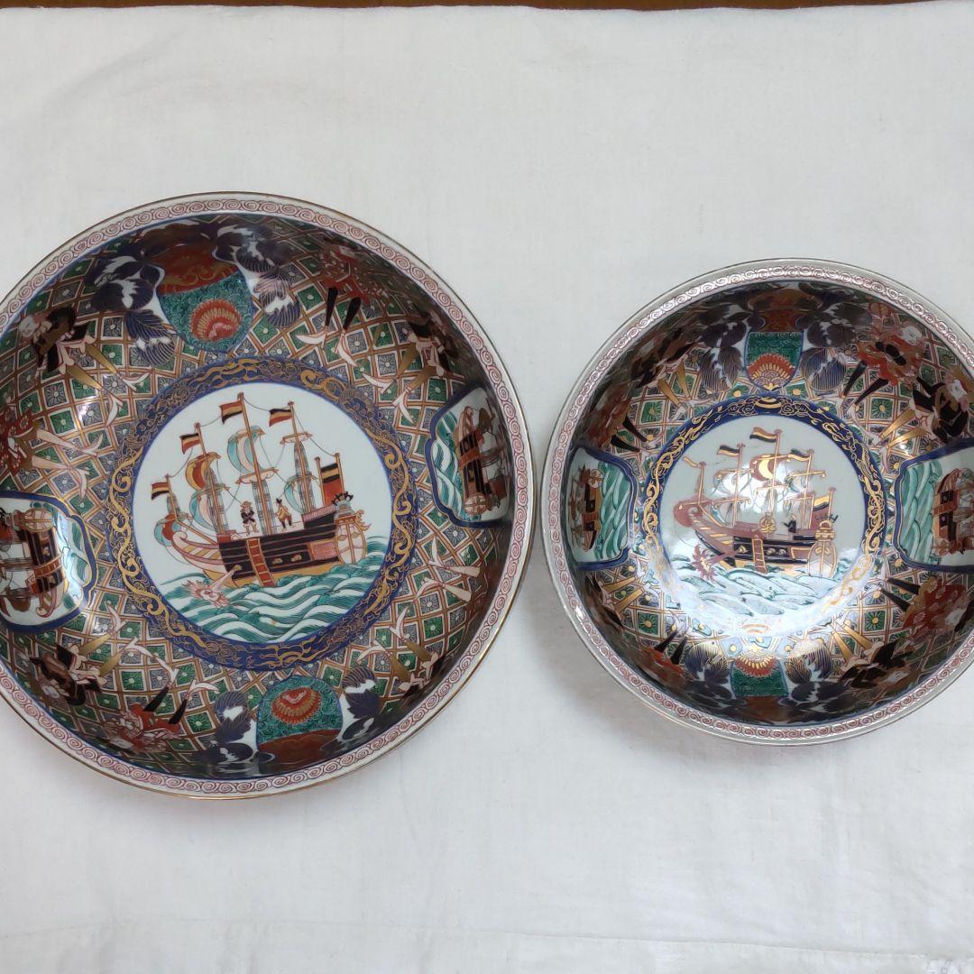 伊万里色絵五艘船文鉢ニ組。