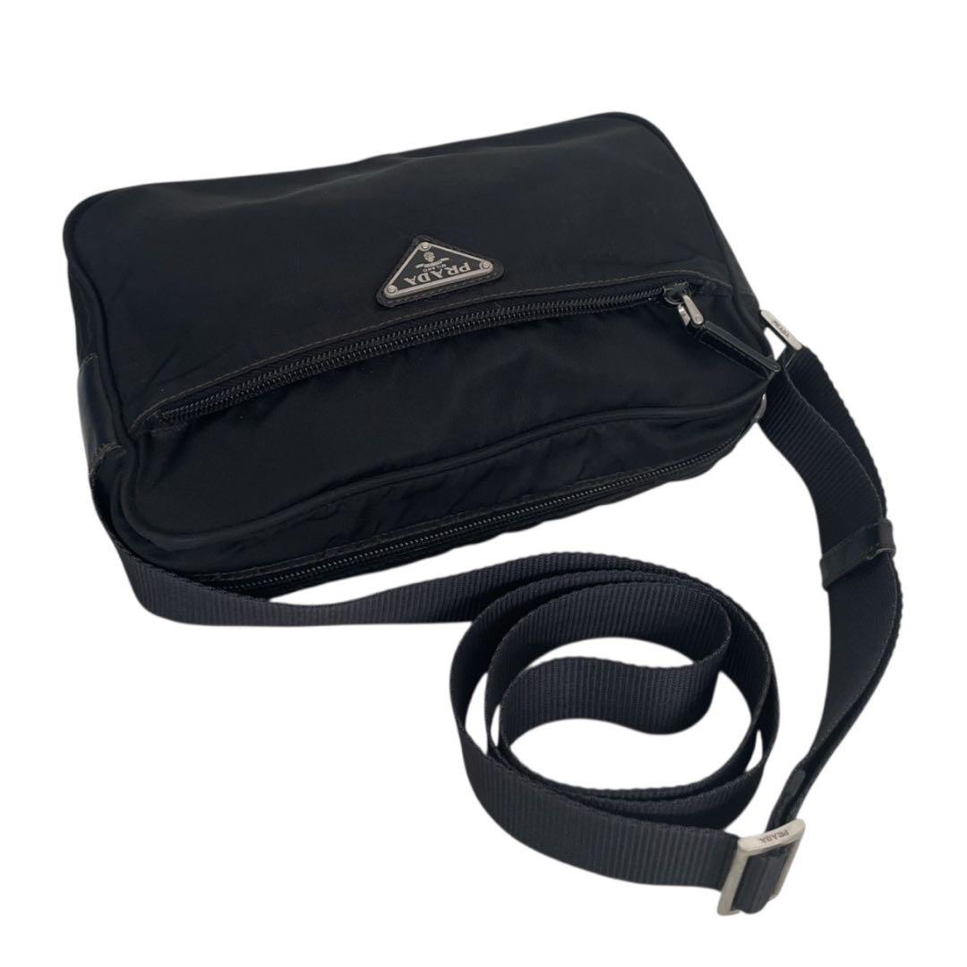 極美品　プラダ　三角ロゴ　ナイロン　黒　カメラバッグ　ショルダーバッグ　4611