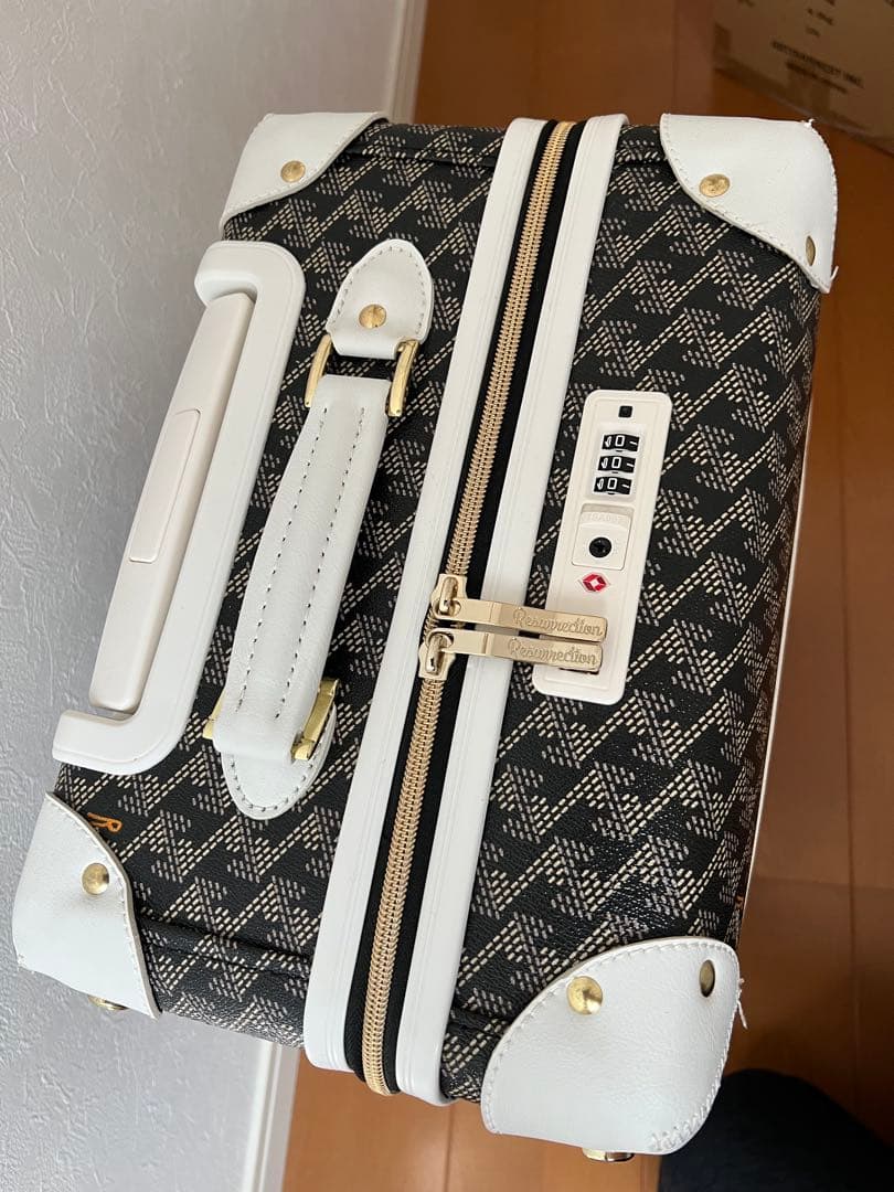 Resurrection レザレクション　キャリーケース