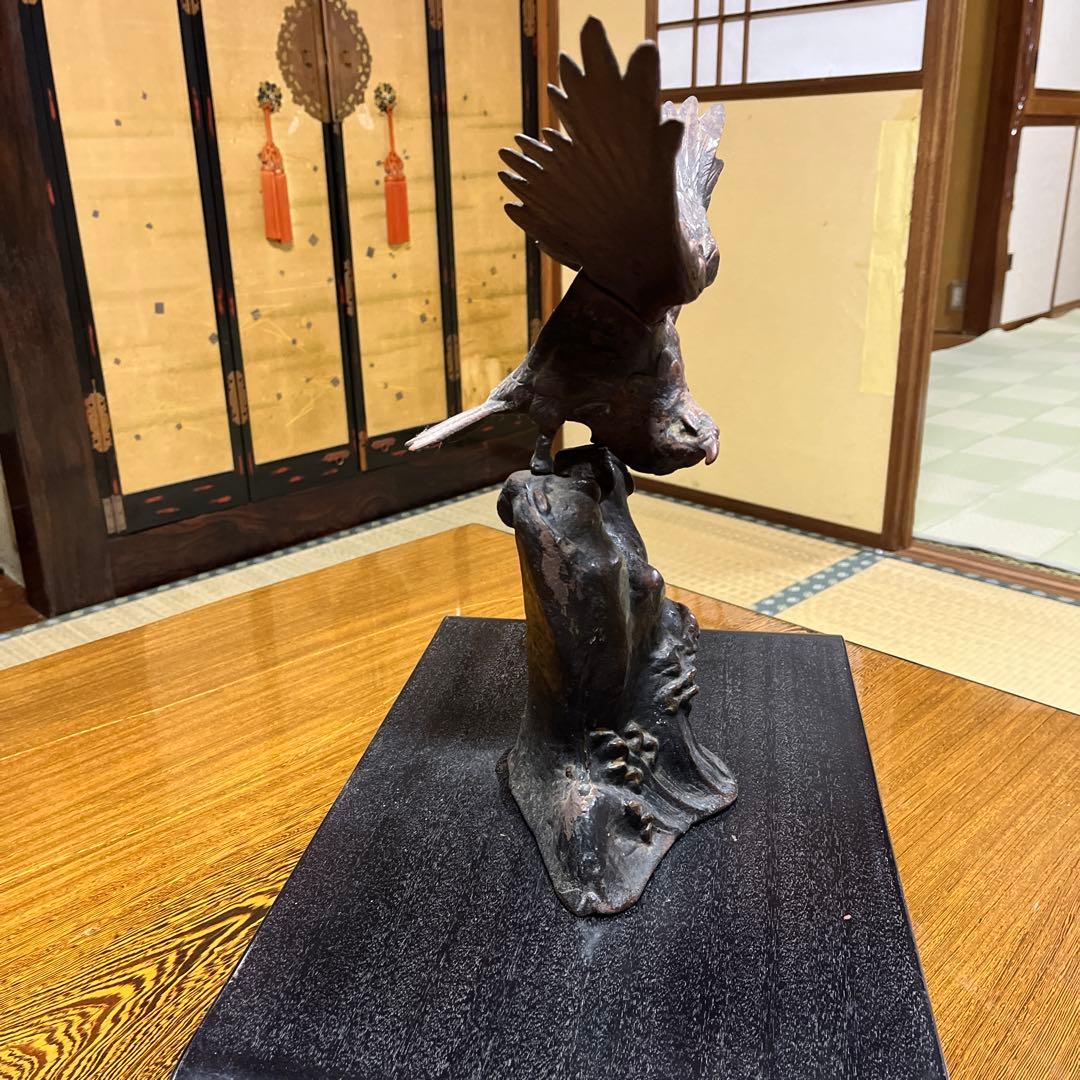 高岡銅器　鷹　置き物