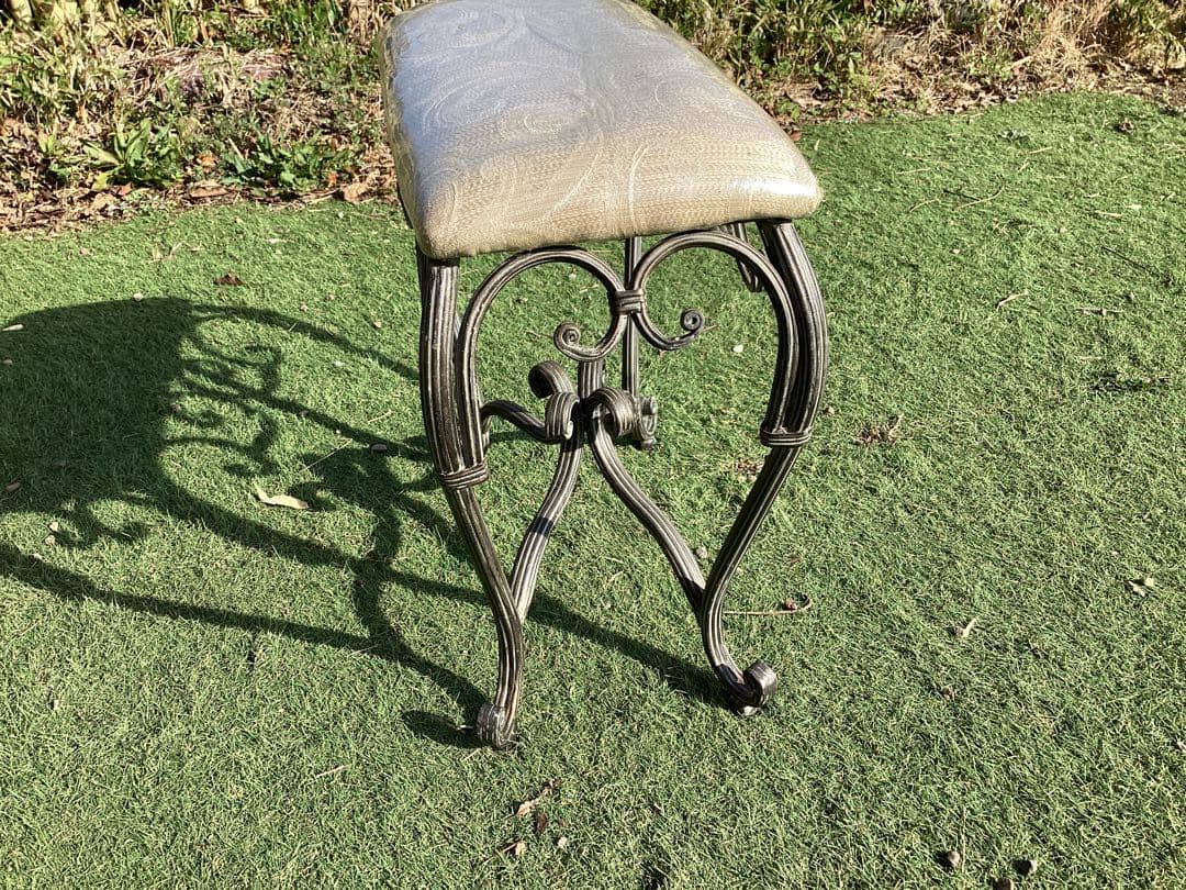 [ニコラス] アイアン　スツール　猫脚　ロココ調　玄関スツール