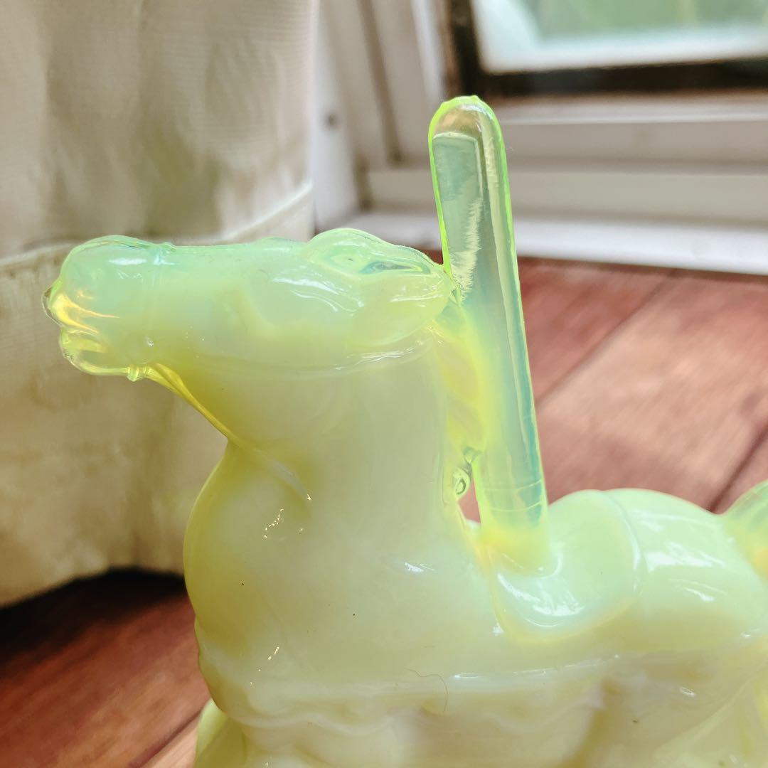 ウランガラス Boyd ボイド社 オブジェ 置物 木馬 馬 メリーゴーラウンド