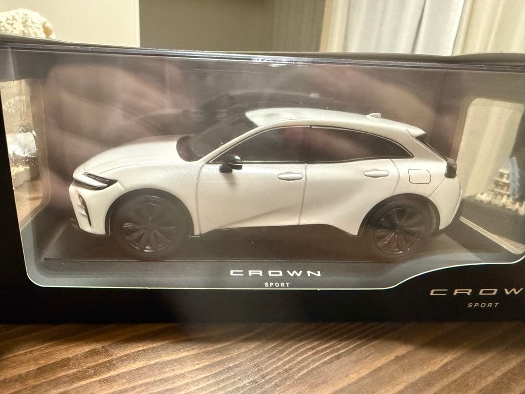 トヨタ クラウンスポーツ ミニカー プレシャスホワイトパール
