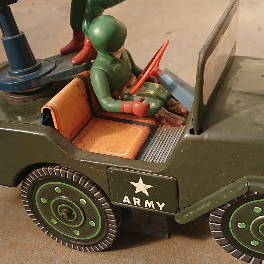 昭和40年代ブリキ軍用ジープとフィギュア2体