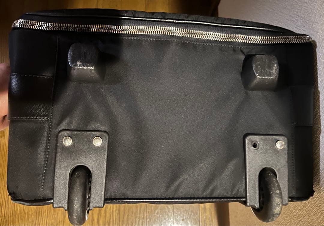 プラダ キャリーケース 三角ロゴ 南京錠付 ナイロン 本革 ブラック