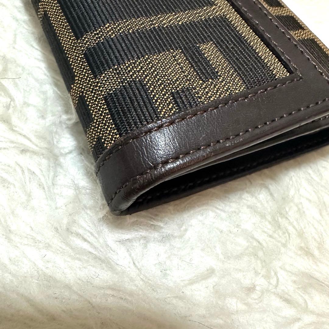 FENDI✨フェンディ　三つ折り財布 ズッカ　ロゴ入り　ユニセックス　ブラウン