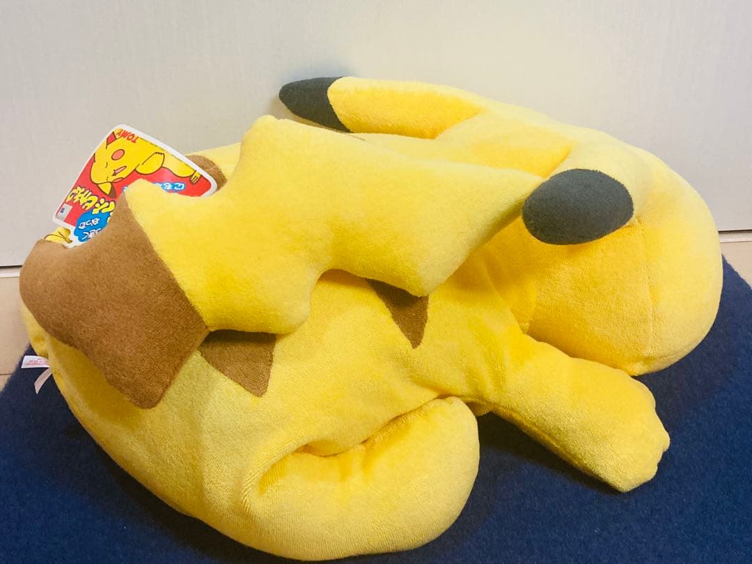 くたくたピカチュウ　ぬいぐるみ　寝そべり　クッション　TOMY レトロ　ポケモン
