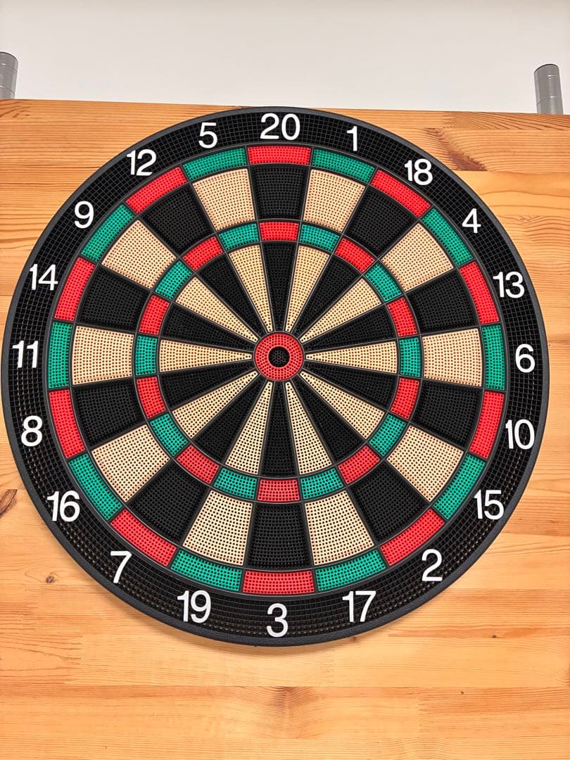 ダーツスタンド。ダーツ・ダーツボード付き