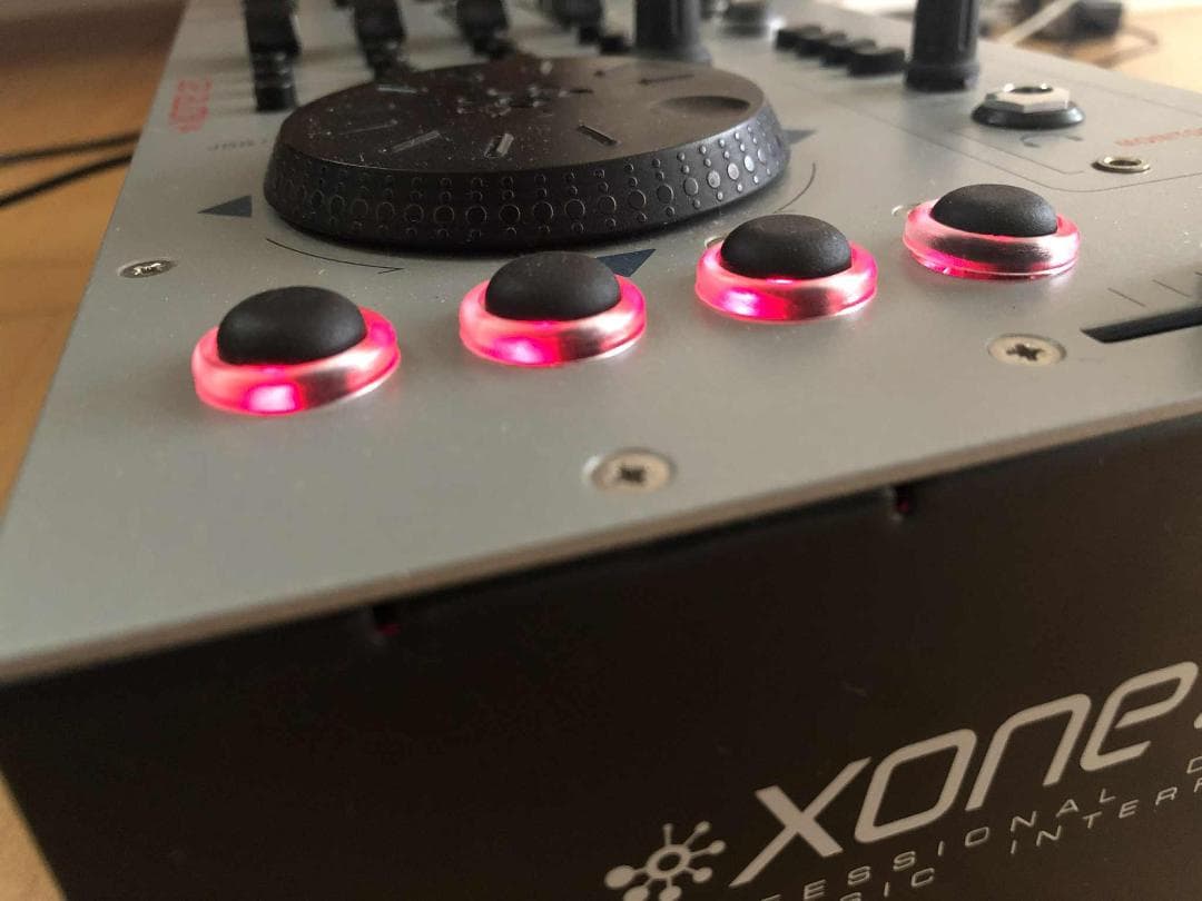 Allen & Heath XONE: 2D オーディオMIDIインターフェイス