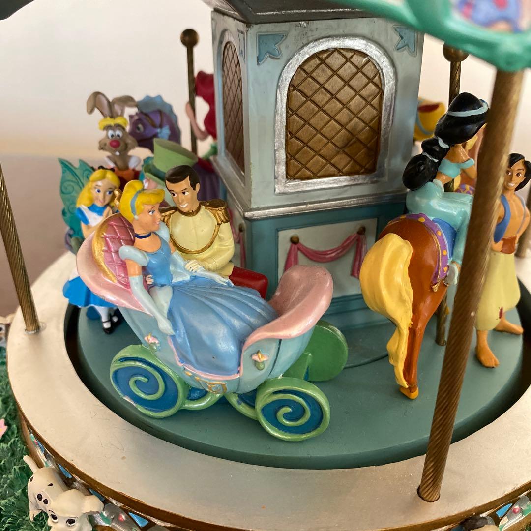 ディズニーキャラクターメリーゴーランド型 オルゴール スノードーム付