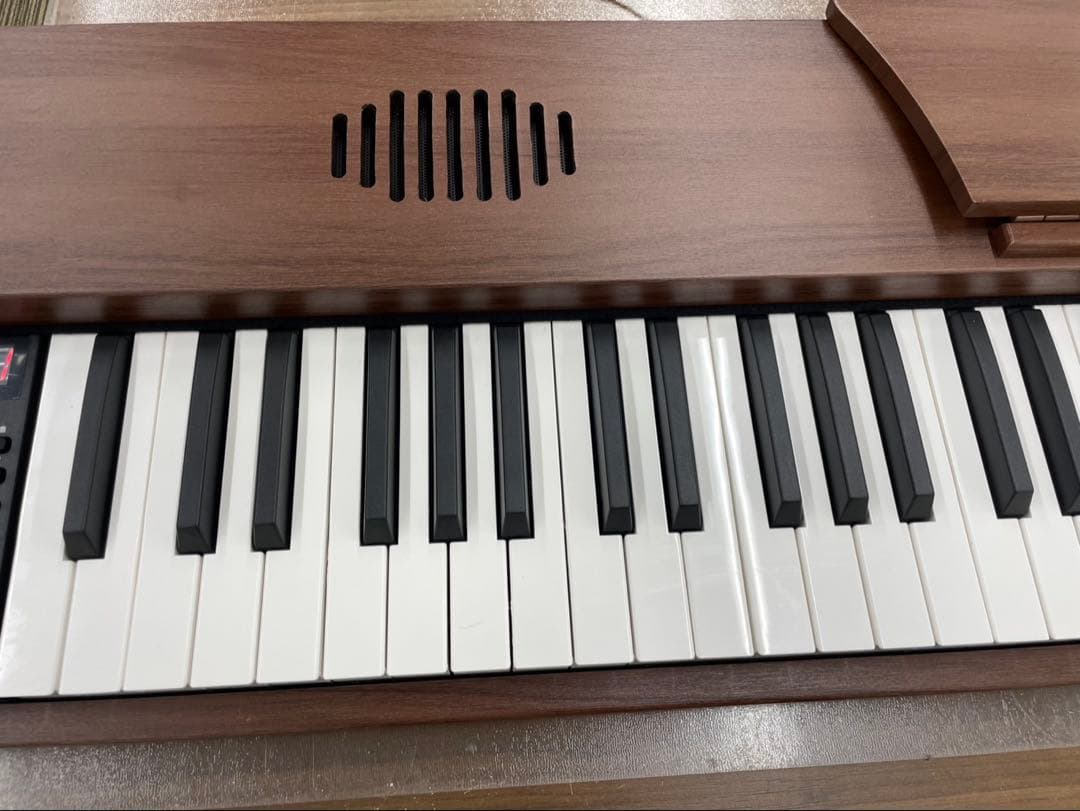 スタンド付き　電子ピアノ88鍵盤　木目調ボディ　マホガニー