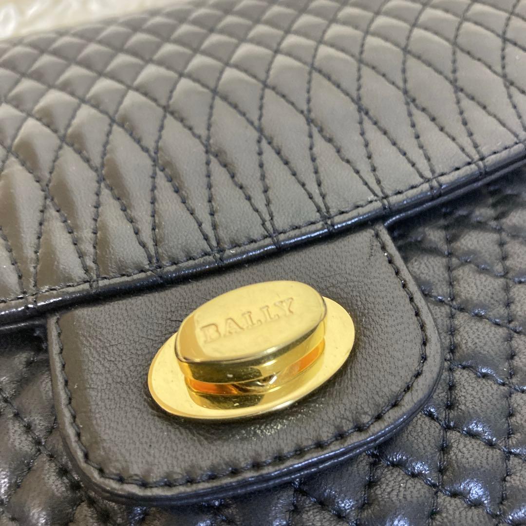 【極美品】✨BALLY キルティング　チェーンショルダーバックBK ゴールド金具