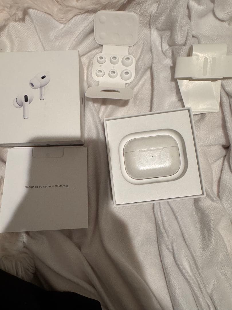 【AirPods Pro2 】Apple純正 ワイヤレスイヤホン　右耳➕ケース