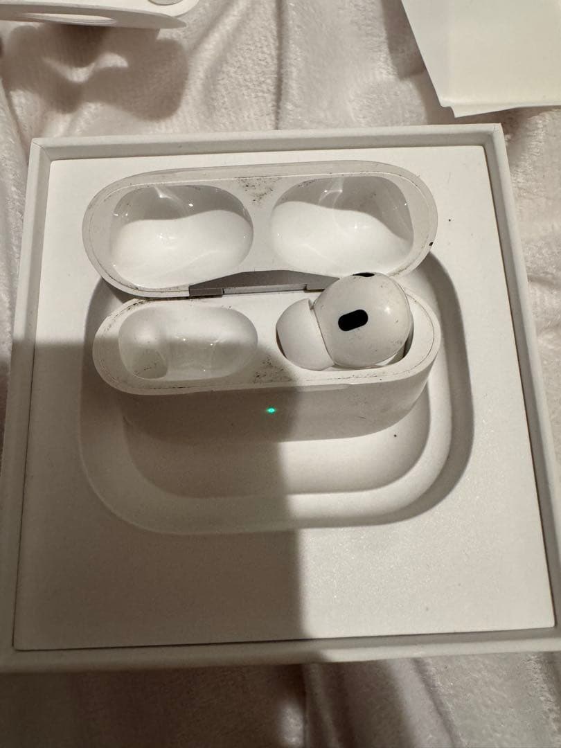 【AirPods Pro2 】Apple純正 ワイヤレスイヤホン　右耳➕ケース