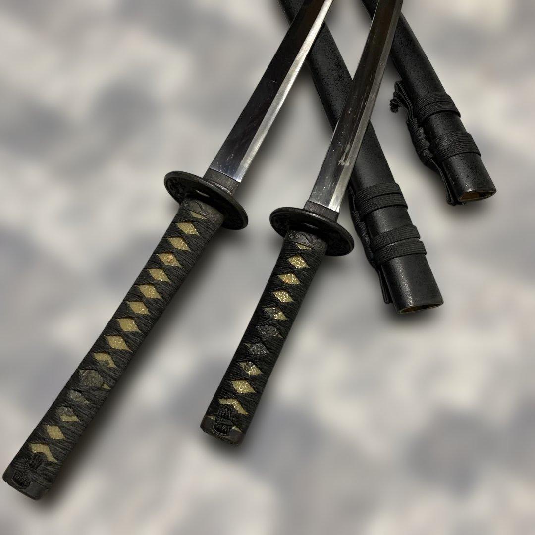 模造刀大小２本 黒柄 鶴松楕円鍔 黒梨地鞘