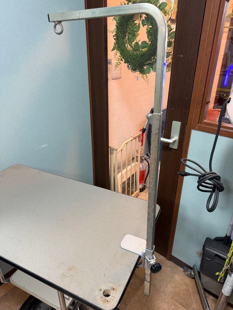 油圧式トリミングテーブル・アーム付き