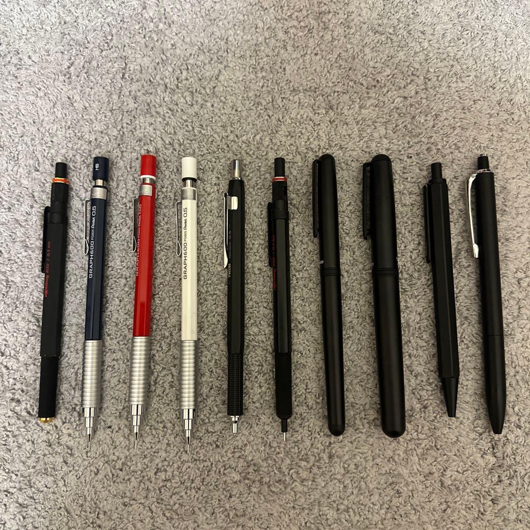 筆箱とシャーペン、ボールペン