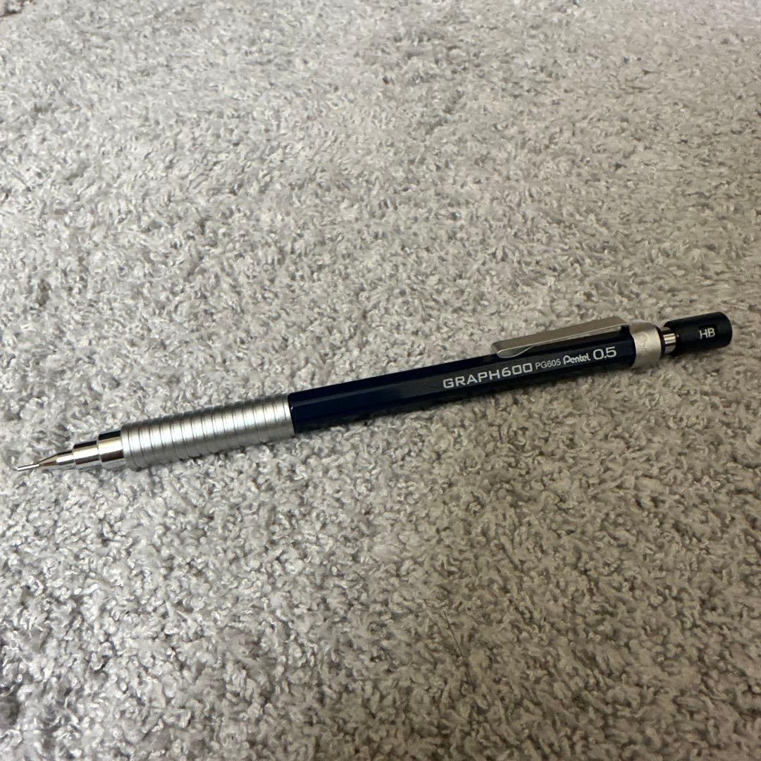 筆箱とシャーペン、ボールペン