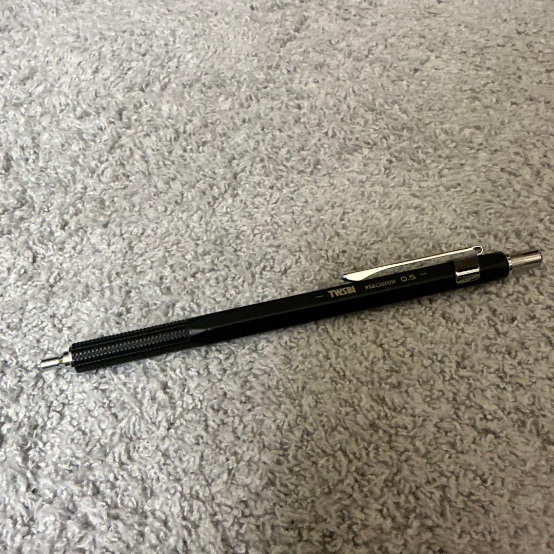 筆箱とシャーペン、ボールペン