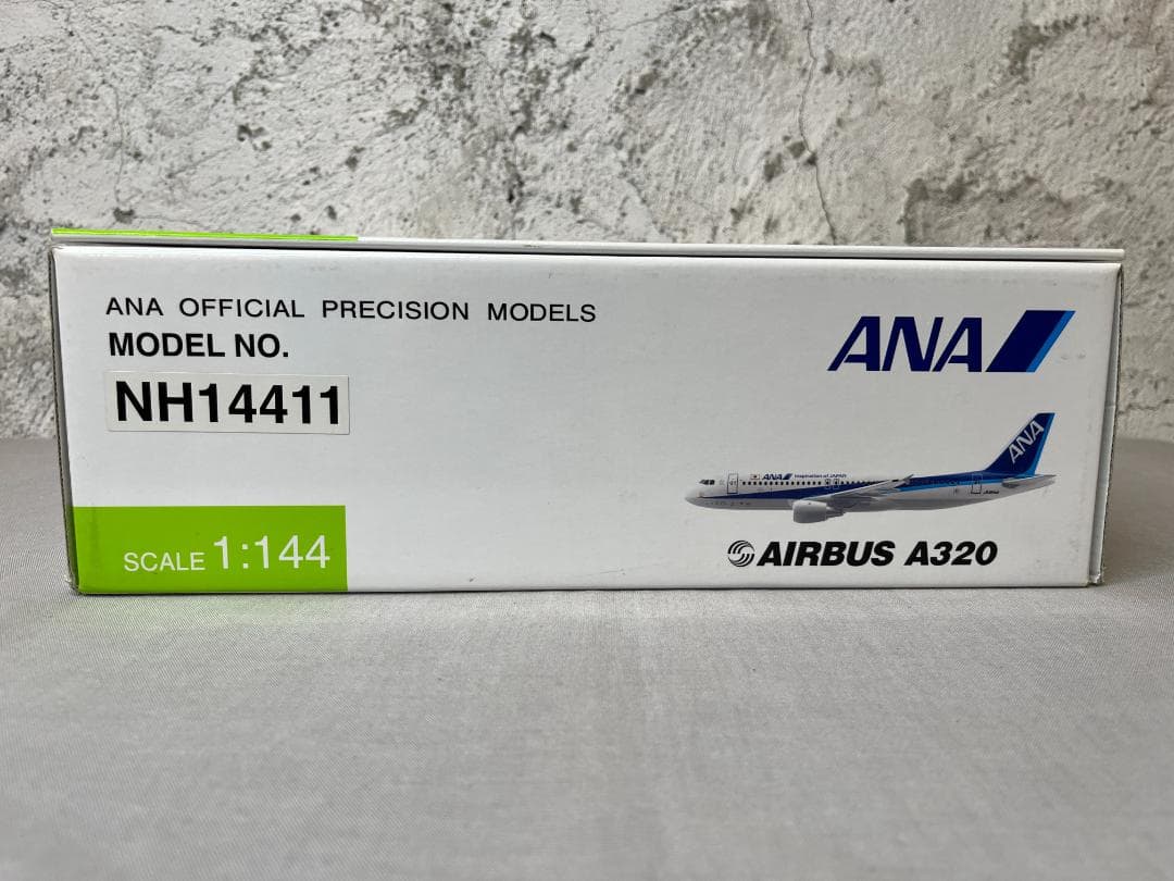 レア　ANA 全日空商事 / AIRBUS A320 JA8946 1:144