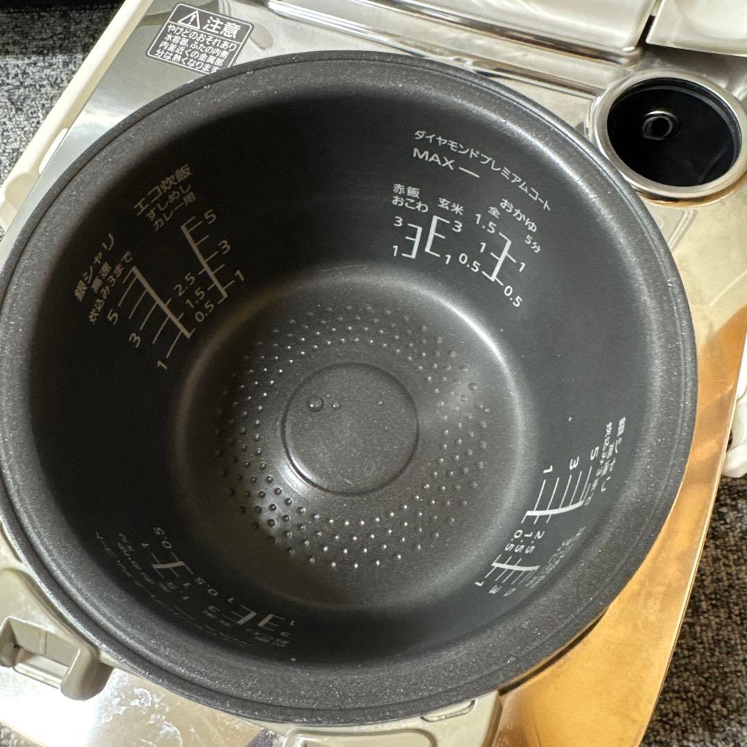 炊飯釜と中蓋　Panasonic SR-VSX108で使用の物