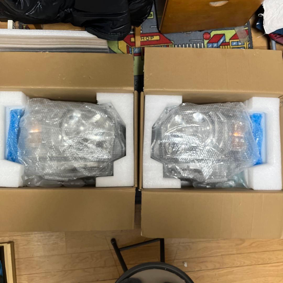 「新車外し」　ハイエース　ダークプライムII 純正ヘッドライト左右セット