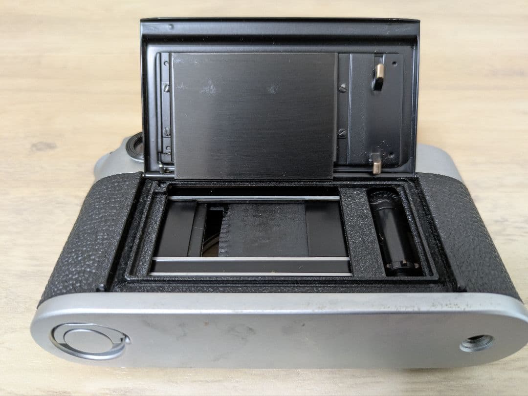 【カメラ】Leica M4 ボディ（ジャンク品・シャッター幕外れ）