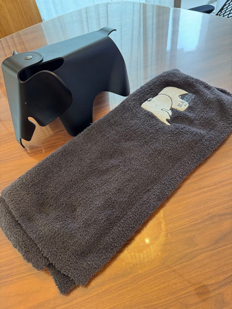 ヴィトラ　エレファントスツール　スモール　黒 ジェラートピケ イームズ 膝掛け