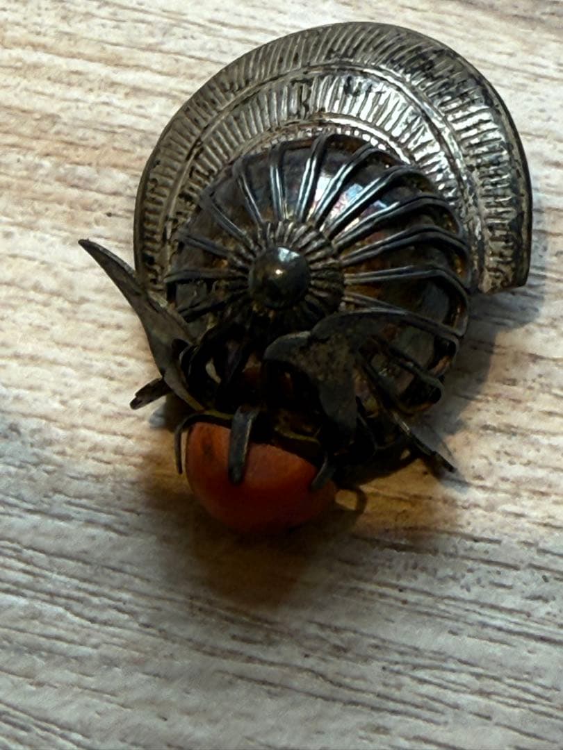 骨董 根付 兜 銀製 赤珊瑚玉付 極上 手彫 金属工芸 江戸時代 4cm