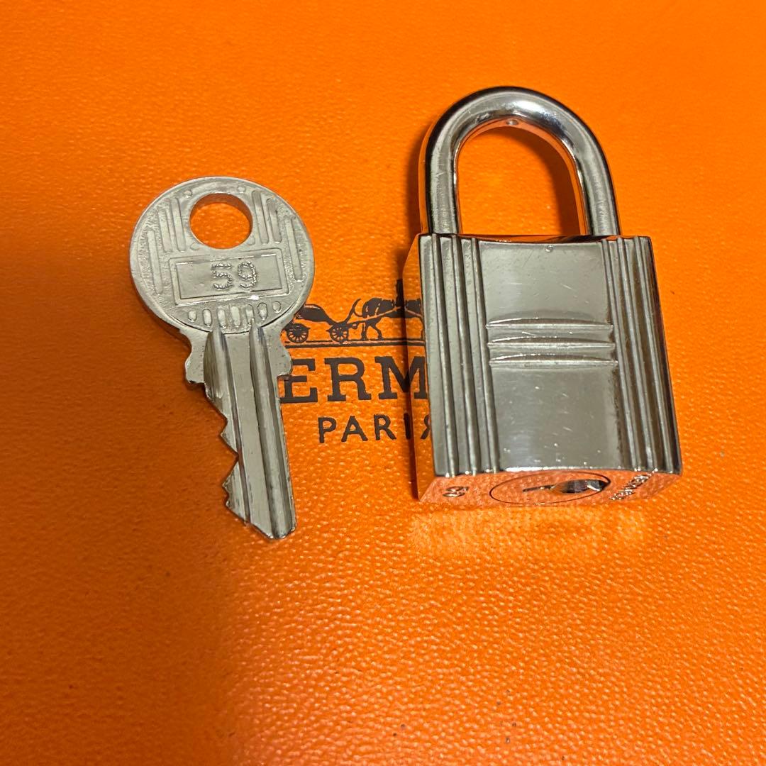 エルメス シルバー　カデナ　南京錠　パドロック　鍵　キー　NO59