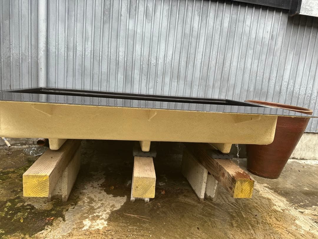 セール中^_^大きめ FRP水槽 黒色 排水機能付き