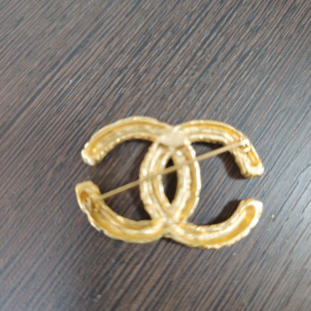 CHANEL ゴールド ダブル シャネルロゴブローチ