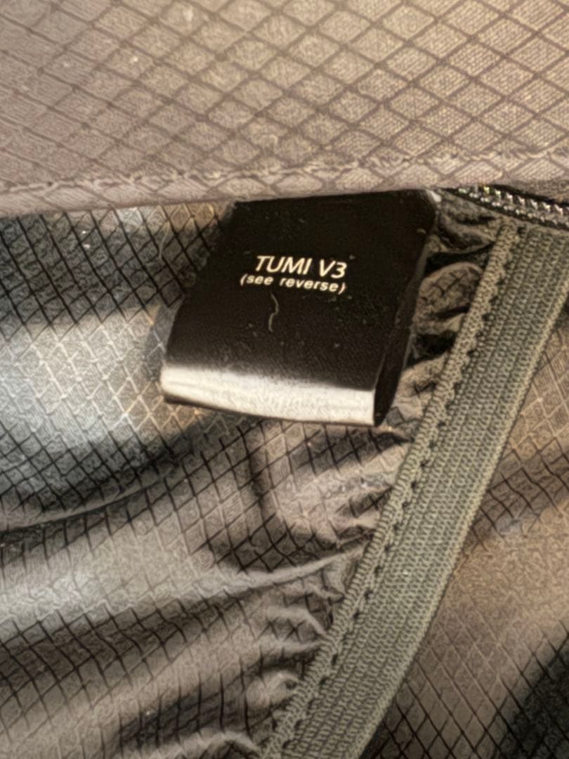 TUMI ブラック キャリーケース 4ホイール　V3