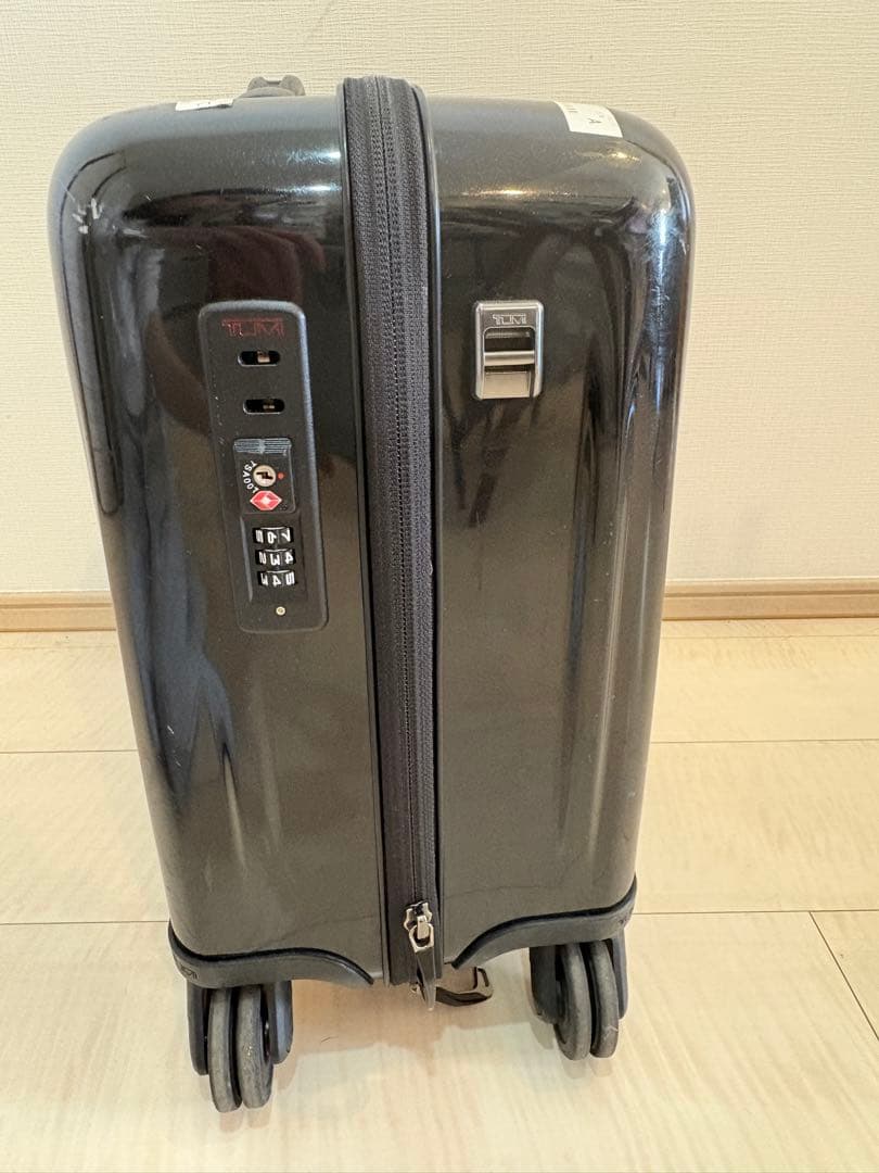 TUMI ブラック キャリーケース 4ホイール　V3