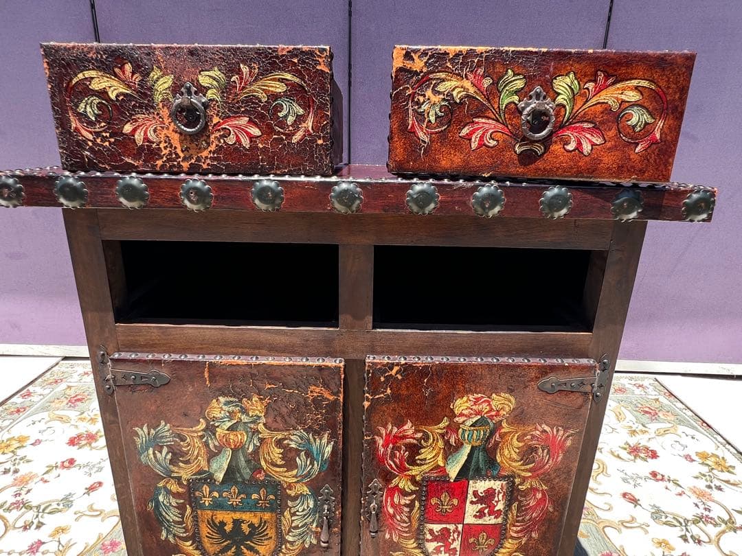 手描きの紋章付き木製タンスピールモーベル アルテサニア 作ったで スペイン