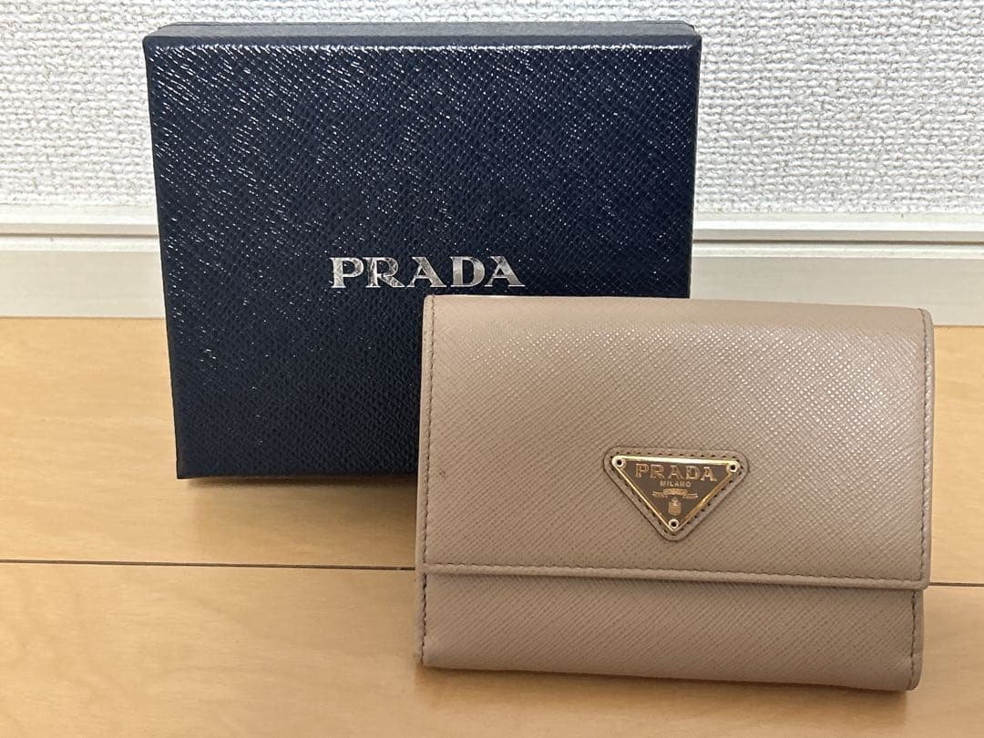 PRADA 二つ折り財布 ベージュ サフィアーノレザー