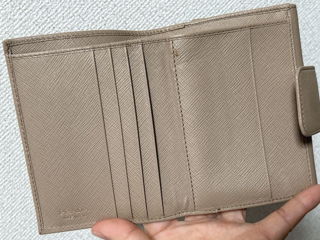 PRADA 二つ折り財布 ベージュ サフィアーノレザー