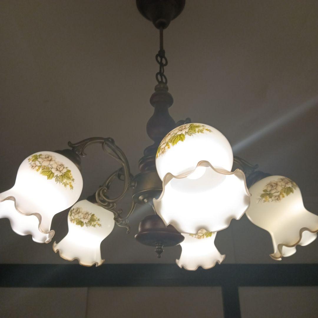 シャンデリア 　フラワー柄　ガラス製